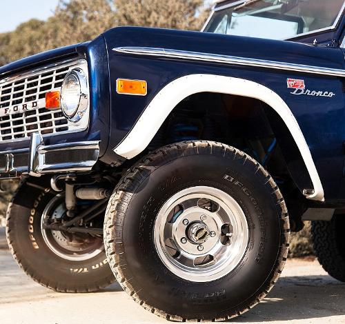 US Mags Slotted Indy Wheel, Polished Aluminum - 15x8, 5x5.5 Bolt Pattern - 66-77 Bronco - Toms